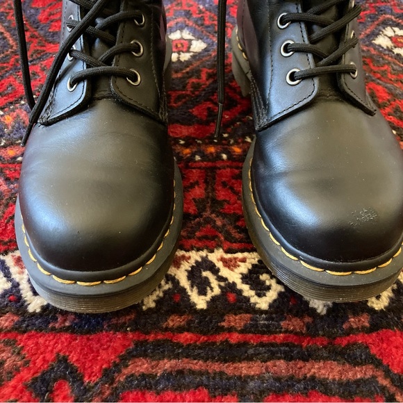 Dr. Martens 1460 WOMEN'S SMOOTH LEATHER LACE UP BOOTS size 8 - Picture 2 of 8